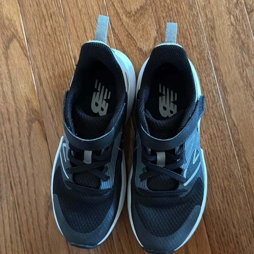 🎉New Balance- Velcro Sneakers(Size 2)🎉 - Picture 5 of 6